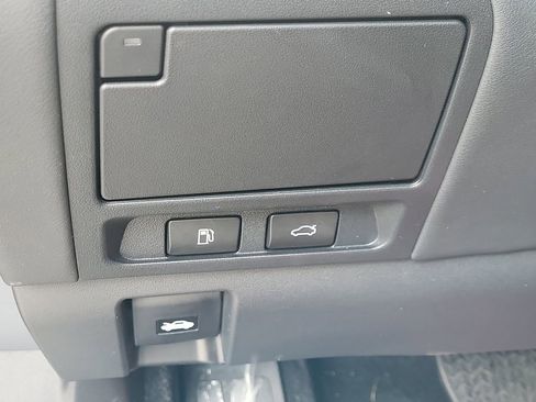 Used 2023 Lexus LS 500 w/ Accessory Package (Z2) image 21