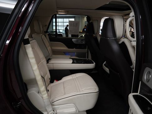 Used 2018 Lincoln Navigator Black Label image 34
