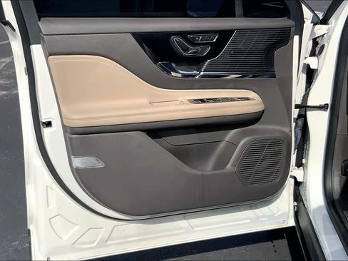 Used 2022 Lincoln Corsair Standard w/ Equipment Group 101A image 24