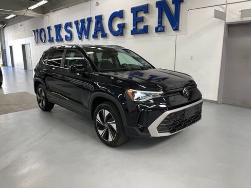 New 2025 Volkswagen Taos SE w/ Panoramic Sunroof Package AWD/4WD image 5