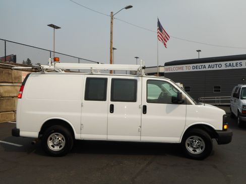 Used 2016 Chevrolet Express 2500 w/ Cold Climate Package RWD image 2
