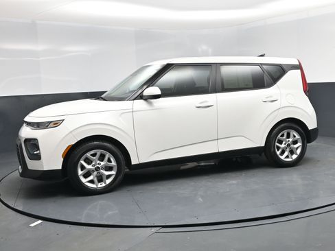 Used 2020 Kia Soul S image 3