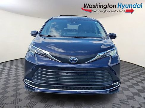 Used 2021 Toyota Sienna XLE w/ XLE Plus Package AWD/4WD image 2