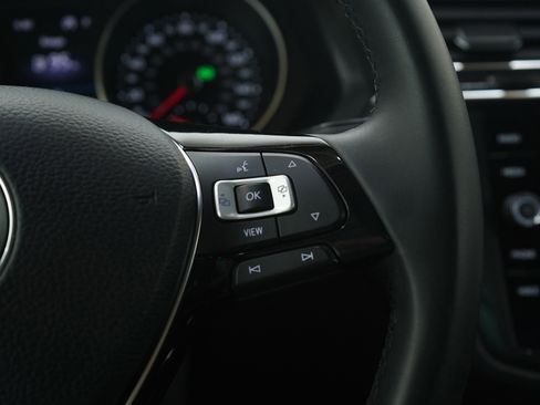 Used 2020 Volkswagen Tiguan SE image 27