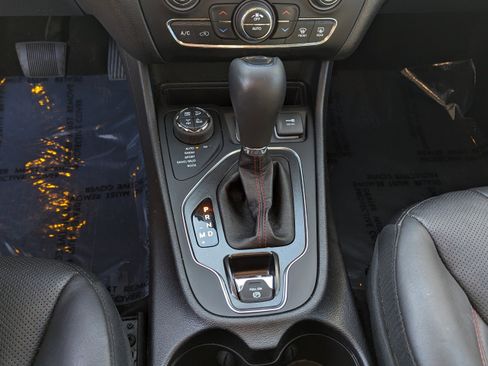 Used 2021 Jeep Cherokee Trailhawk w/ Premium Leather Package image 25