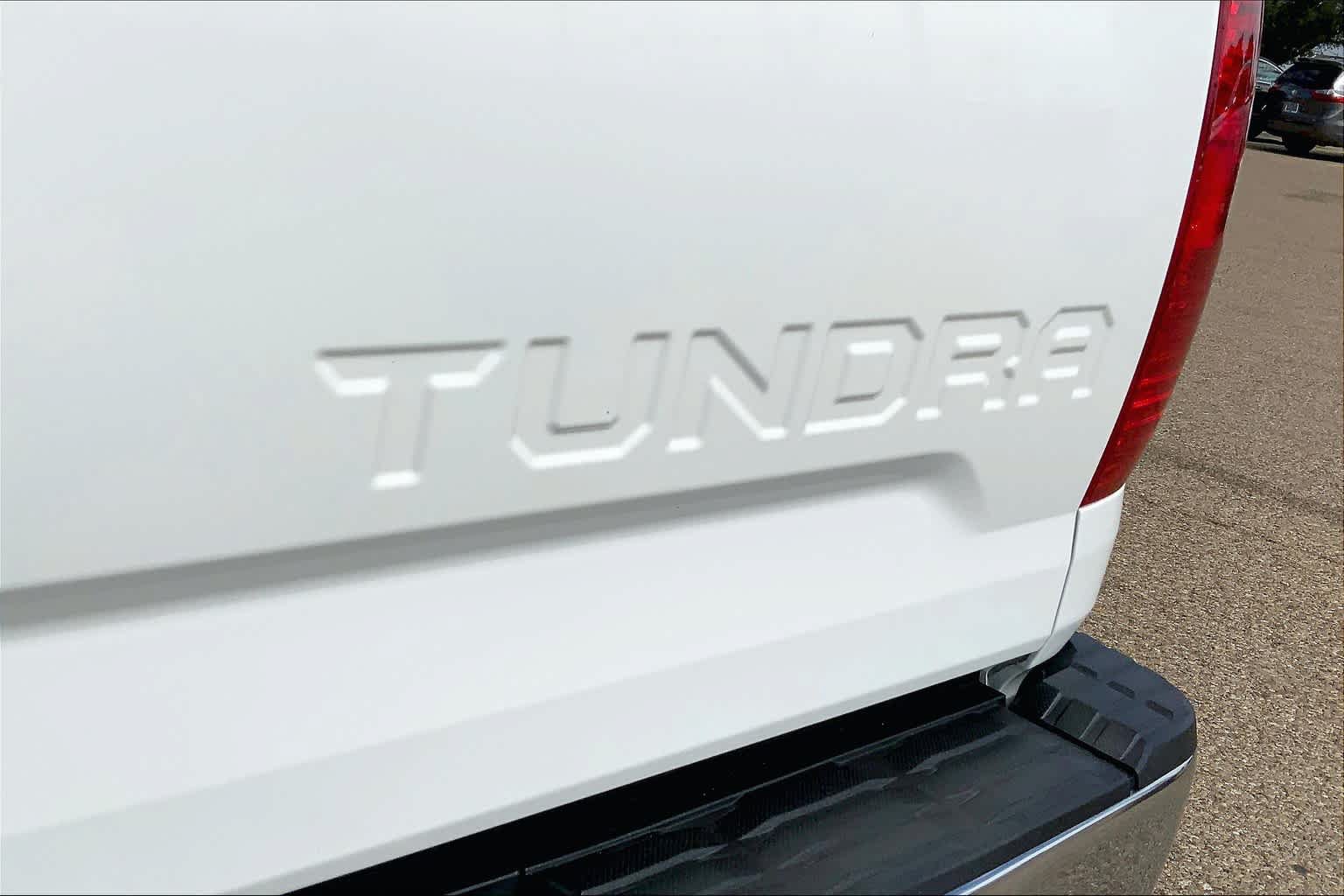 Used 2020 Toyota Tundra SR5 w/ SR5 Upgrade Package AWD/4WD image 31