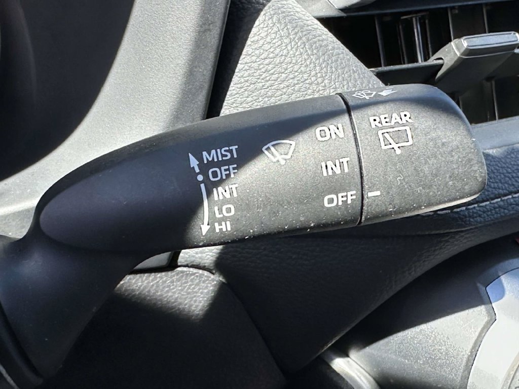 Used 2025 Toyota RAV4 LE AWD/4WD image 29