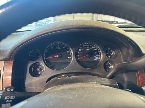 Used 2010 Chevrolet Tahoe LTZ RWD image 23