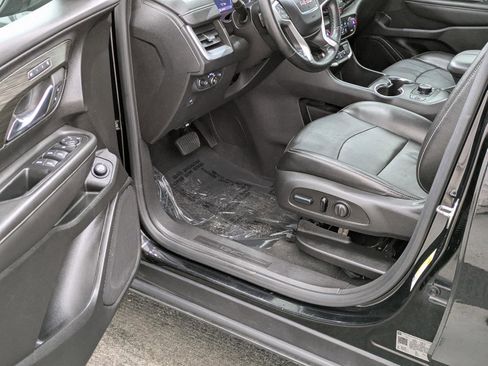 Used 2024 GMC Terrain SLT image 28