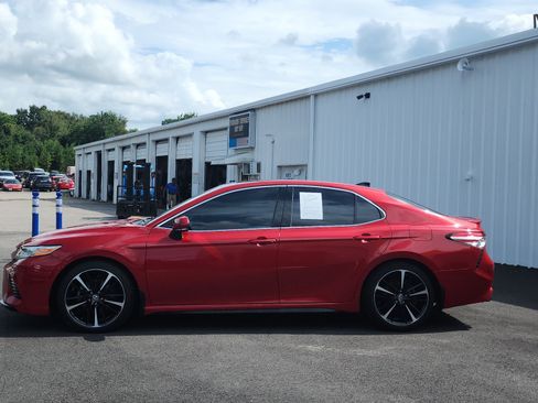Used 2020 Toyota Camry XSE FWD image 2