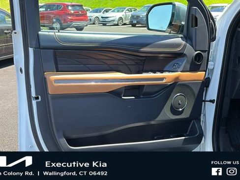 Used 2022 Ford Expedition Platinum AWD/4WD image 9