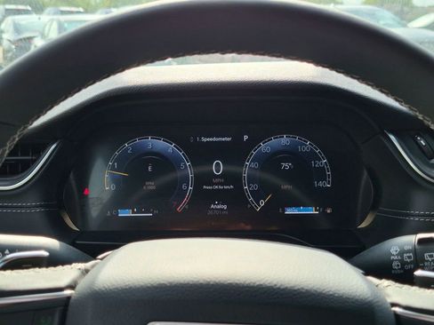 Used 2025 Jeep Grand Cherokee Altitude AWD/4WD image 17