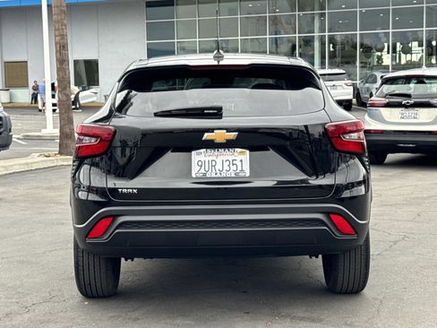 Used 2024 Chevrolet Trax LS image 6