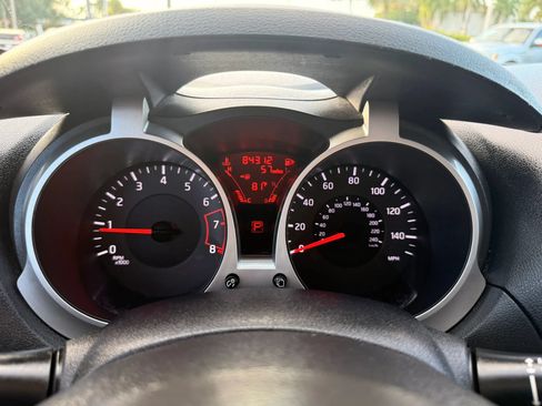 Used 2014 Nissan Juke S FWD image 16