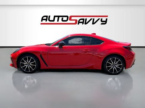 Used 2025 Toyota GR86 w/ ALL Weather Mat Package (TMS) RWD image 4