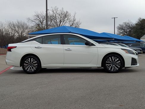 Used 2025 Nissan Altima 2.5 SV image 3