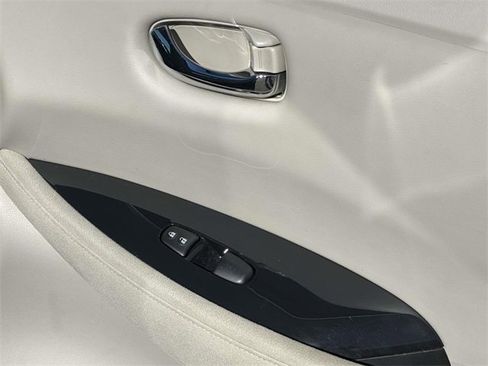 Used 2012 Nissan Leaf SL image 22