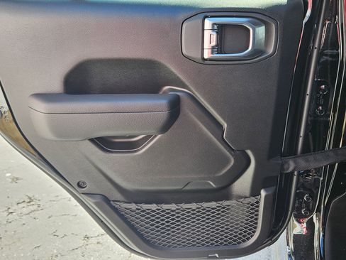 New 2026 Jeep Wrangler Unlimited Rubicon image 21