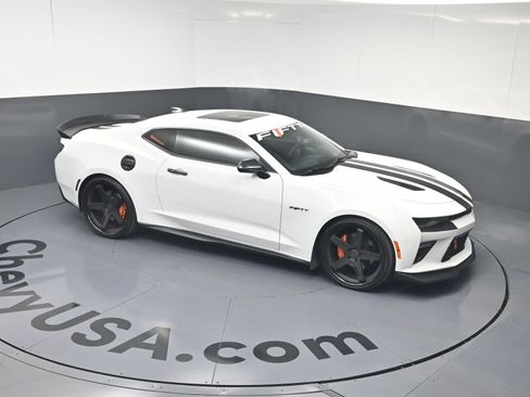 Used 2017 Chevrolet Camaro SS RWD image 23