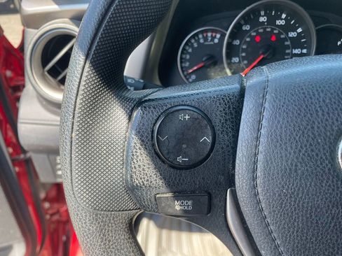 Used 2016 Toyota RAV4 LE AWD/4WD image 16