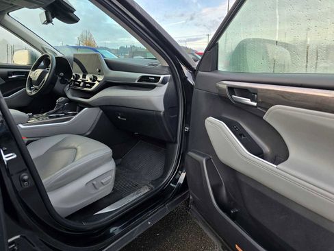 Used 2024 Toyota Highlander Platinum image 15