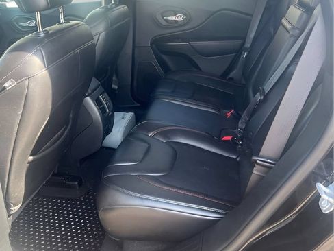 Used 2019 Jeep Cherokee Trailhawk w/ Cold Weather Group AWD/4WD image 10