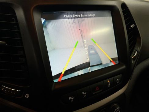 Used 2017 Jeep Cherokee Limited w/ Luxury Group image 14