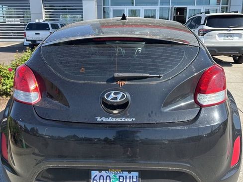 Used 2016 Hyundai Veloster w/ Option Group 02 FWD image 3