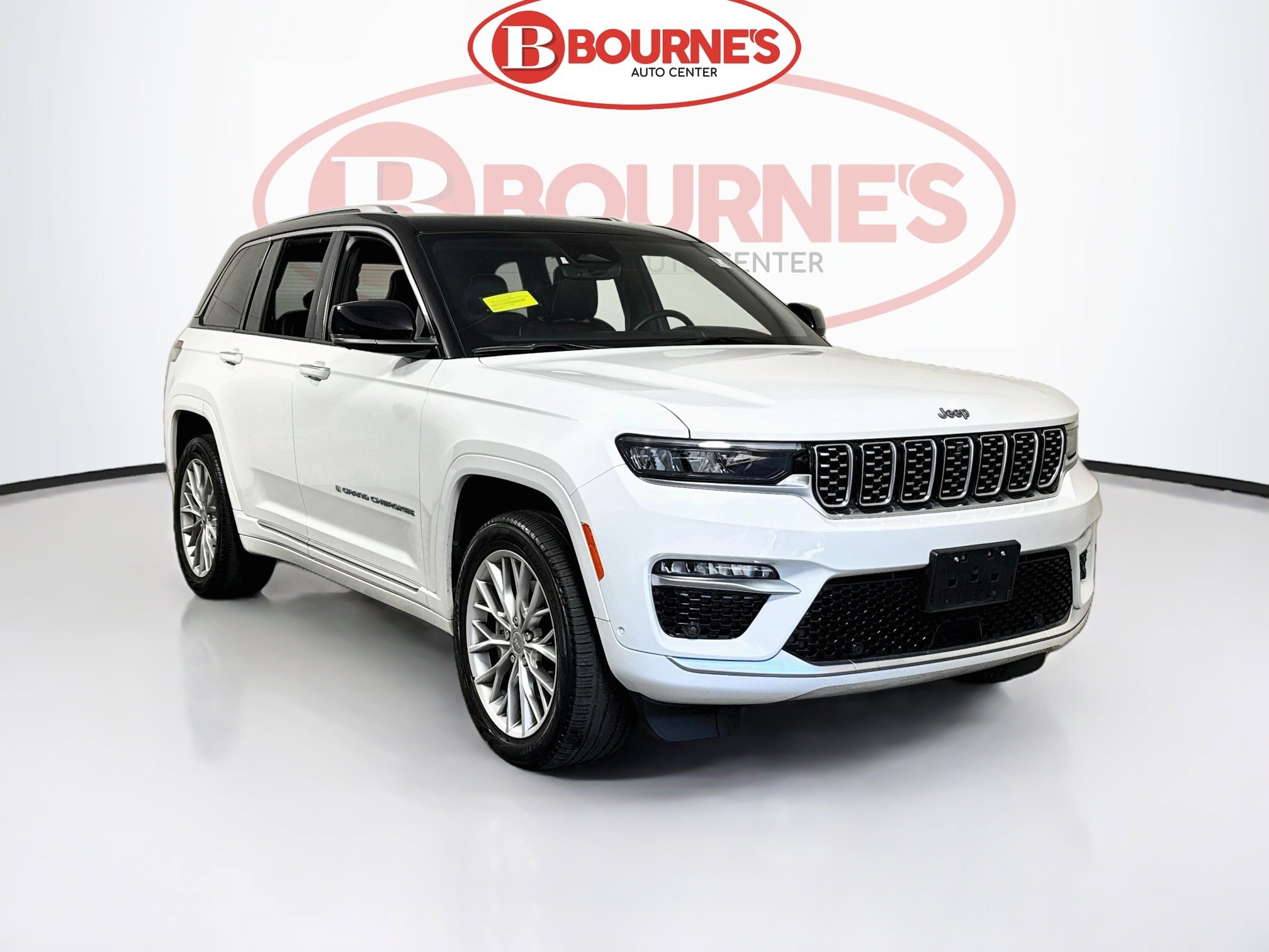 Used 2023 Jeep Grand Cherokee Summit w/ Luxury Tech Group V AWD/4WD image 1