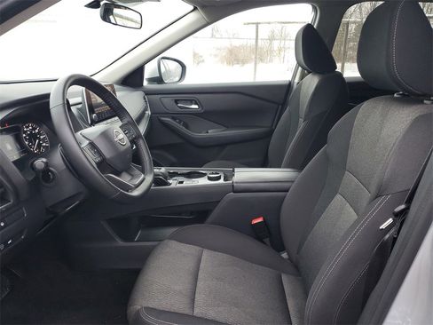 Used 2025 Nissan Rogue SV image 6