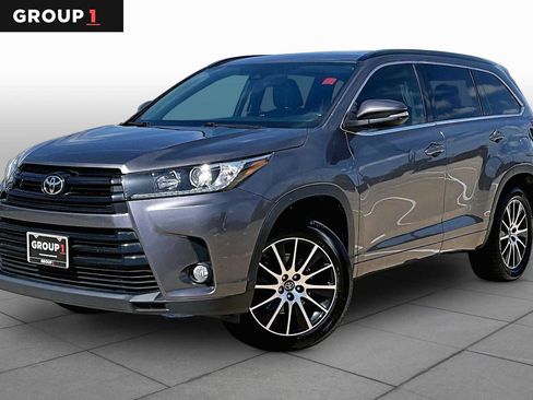 Used 2018 Toyota Highlander SE FWD image 1