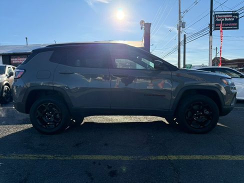 Used 2023 Jeep Compass Trailhawk image 9