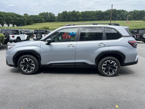 Used 2025 Subaru Forester Premium w/ Convenience Package #1 AWD/4WD image 8