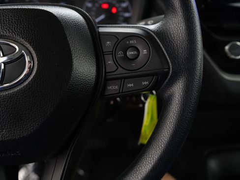 Used 2025 Toyota Corolla LE image 23