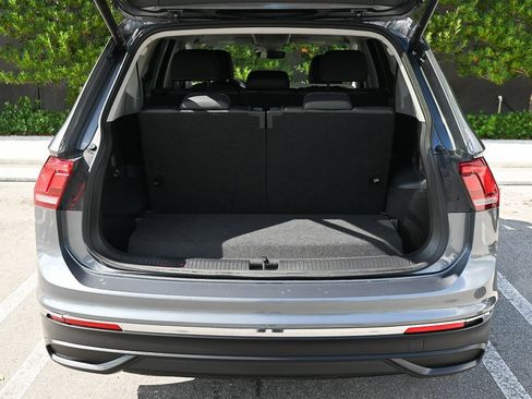 Used 2024 Volkswagen Tiguan SE image 10