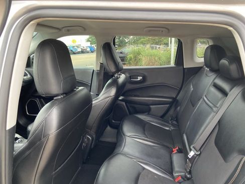 Used 2019 Jeep Compass Latitude FWD image 19