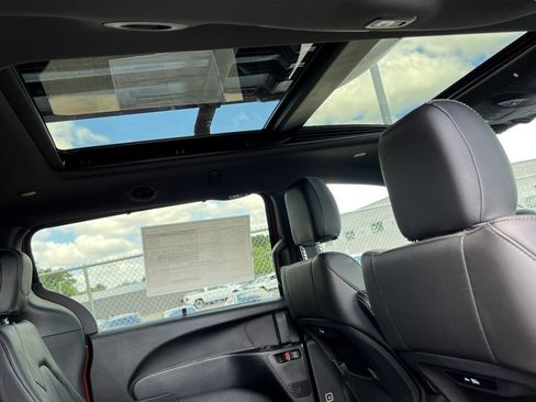 New 2025 Chrysler Pacifica Select w/ Fav Edition Package image 10