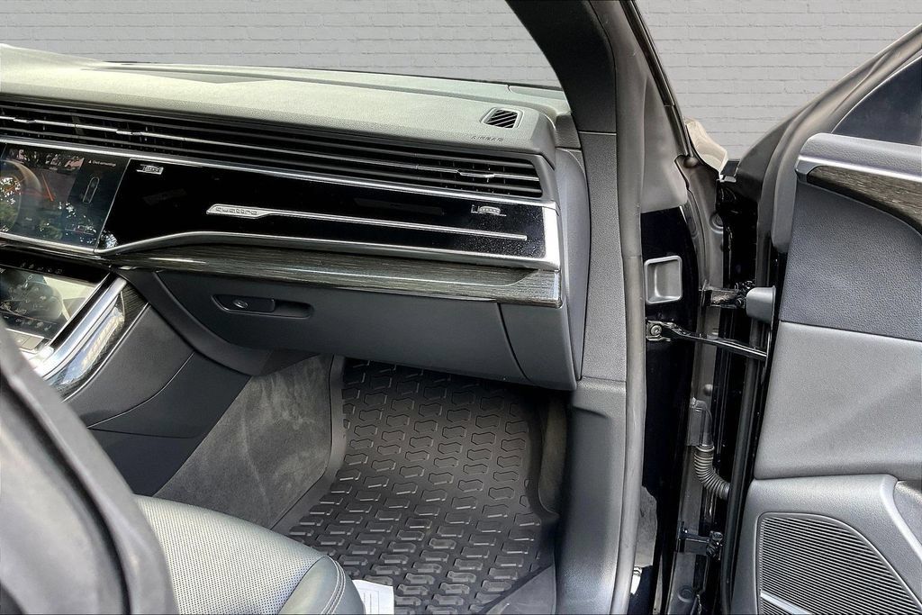 Used 2020 Audi Q8 Premium Plus w/ Premium Plus Package AWD/4WD image 24