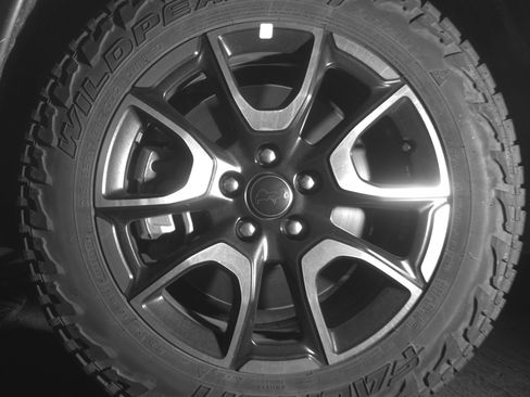 Used 2025 Jeep Compass Trailhawk AWD/4WD image 12