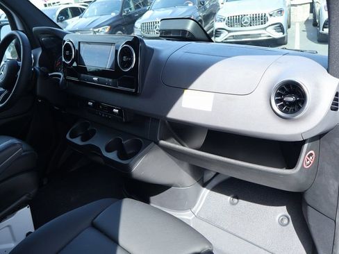 New 2025 Mercedes-Benz Sprinter 2500 image 5
