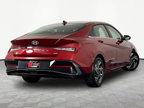 Used 2025 Hyundai Elantra Limited FWD image 6
