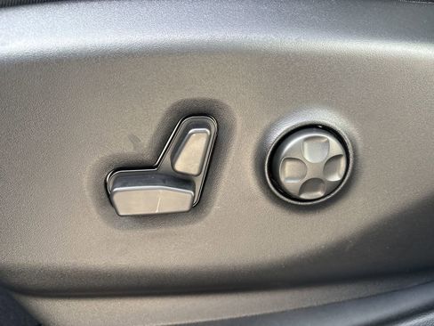 New 2026 Chrysler Pacifica Select image 13