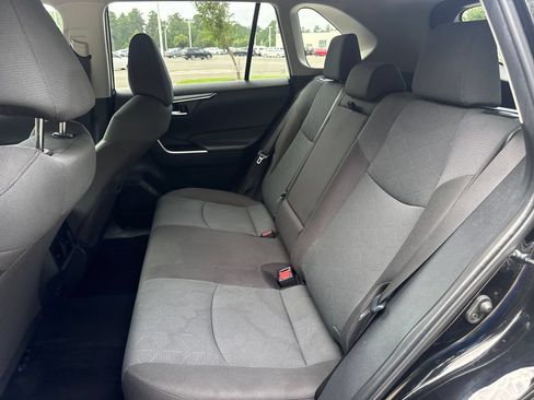 Used 2025 Toyota RAV4 XLE AWD/4WD image 32