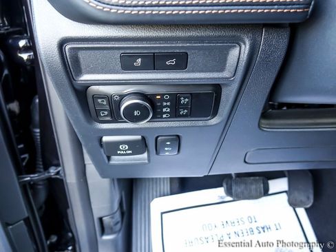 Used 2024 Ford Expedition Platinum image 28