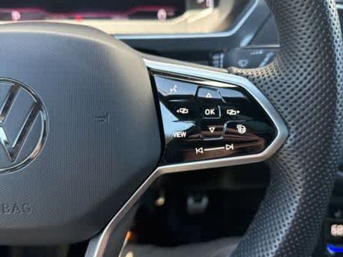 Certified 2022 Volkswagen Tiguan SEL R-Line image 15