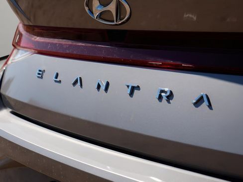 Used 2023 Hyundai Elantra SEL w/ Convenience Package image 33