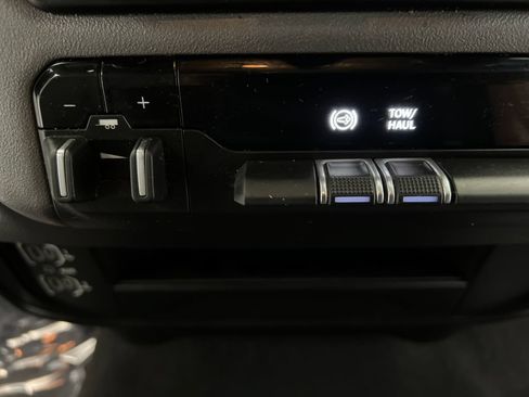 Used 2024 RAM 2500 Big Horn AWD/4WD image 43