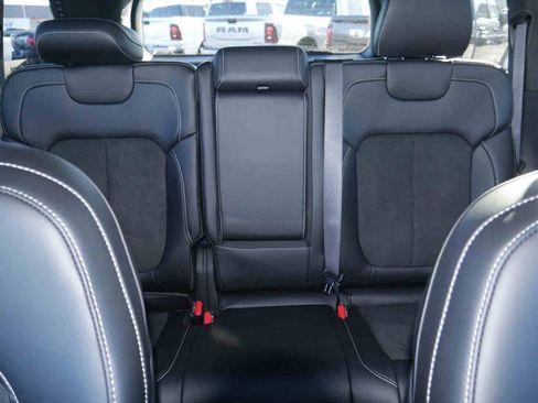 New 2025 Jeep Grand Cherokee Altitude image 34