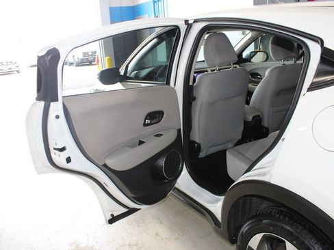 Used 2018 Honda HR-V EX image 15