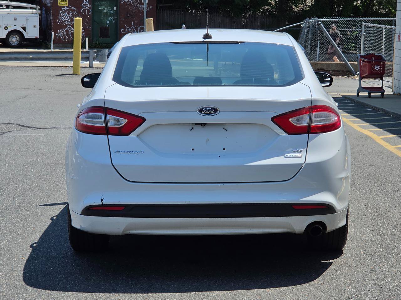 Used 2015 Ford Fusion SE FWD image 6